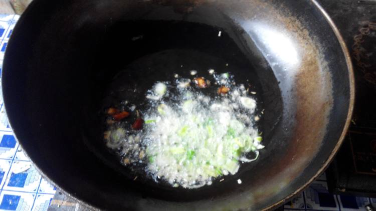 大白菜炒血豆腐步骤5