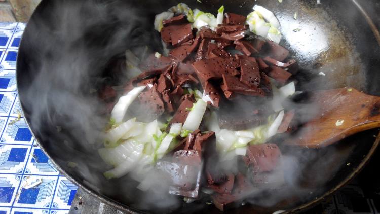 大白菜炒血豆腐步骤8