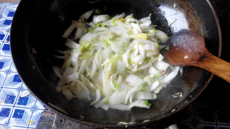 大白菜炒血豆腐步骤7
