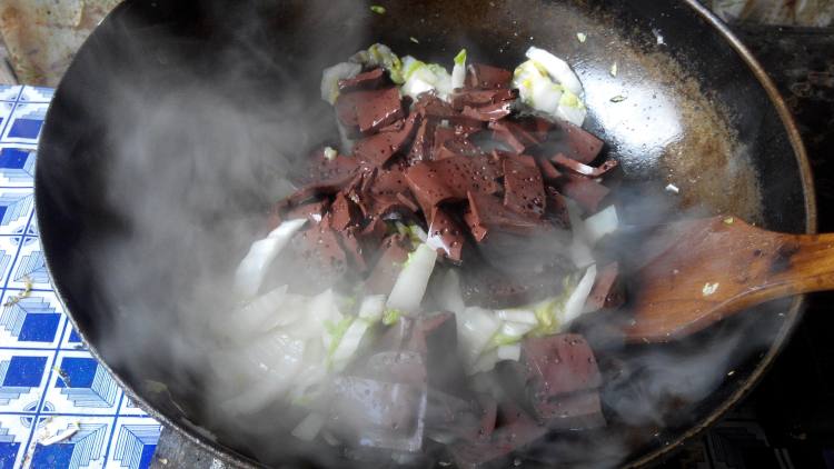 大白菜炒血豆腐步骤9