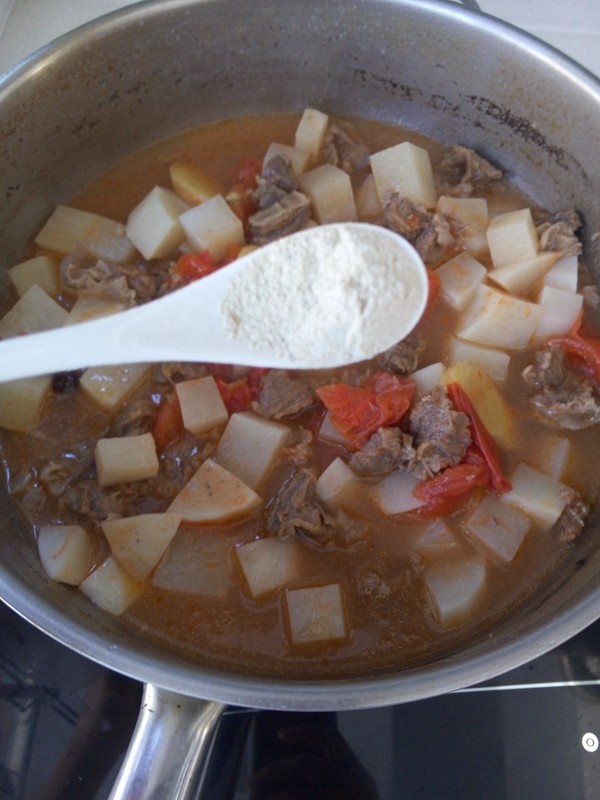 牛肉炖西红柿萝卜步骤11