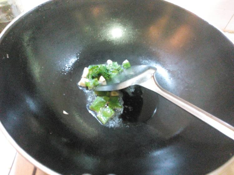 菠菜炒鸡蛋皮步骤7
