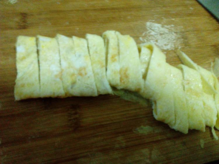 菠菜炒鸡蛋皮步骤6