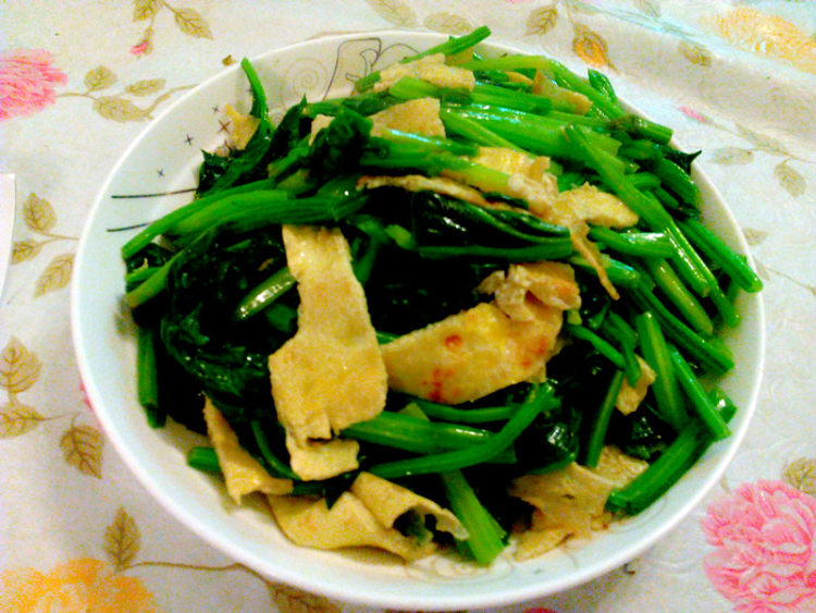 菠菜炒鸡蛋皮步骤12