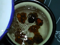 红豆桃胶银耳羹步骤2