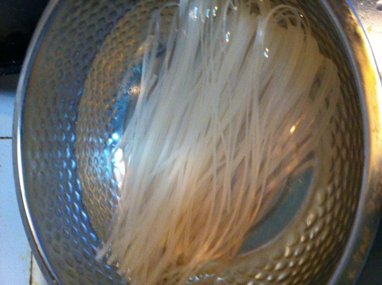 青红椒鳝丝炒河粉步骤3