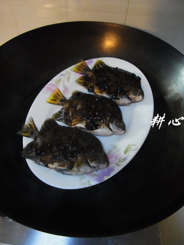 豉汁蒸金鼓鱼步骤3