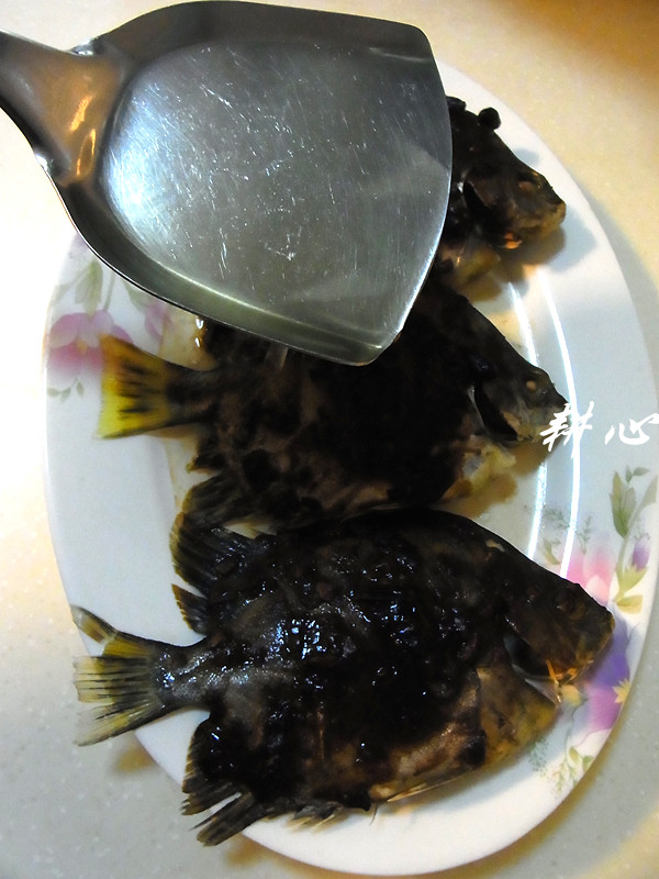 豉汁蒸金鼓鱼步骤6