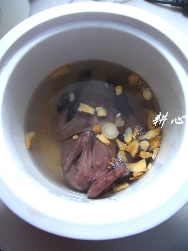 西洋参炖乌鸡鸟步骤4