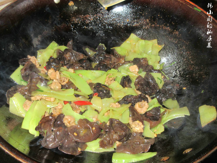 青笋木耳肉片步骤6
