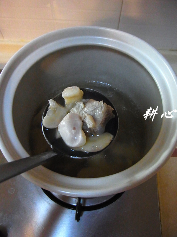 菱角排骨汤步骤7