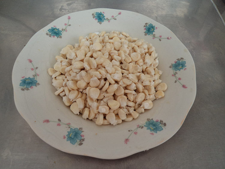玉米莲藕红豆汤步骤4
