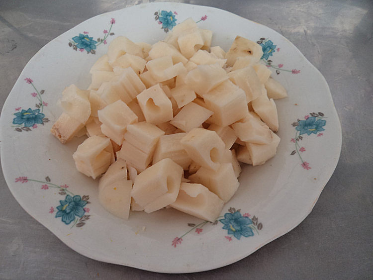 玉米莲藕红豆汤步骤6