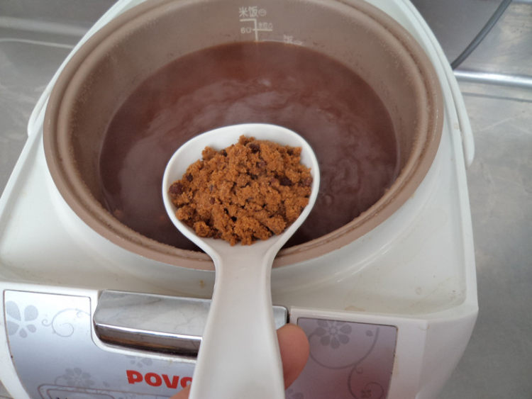 玉米莲藕红豆汤步骤8