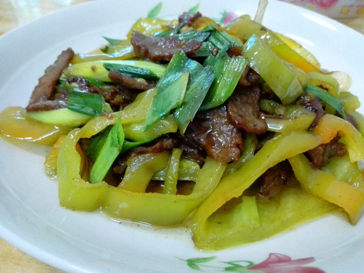 青椒炒牛肉步骤8