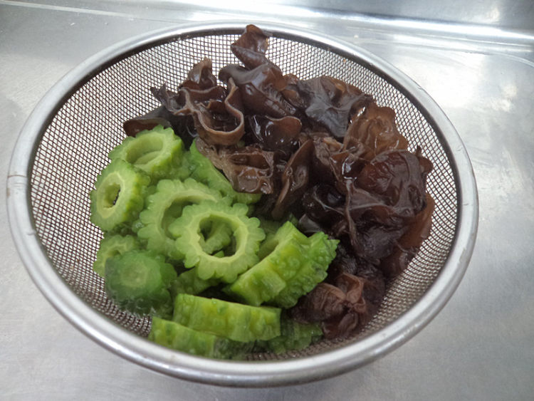 黑木耳拌苦瓜步骤6