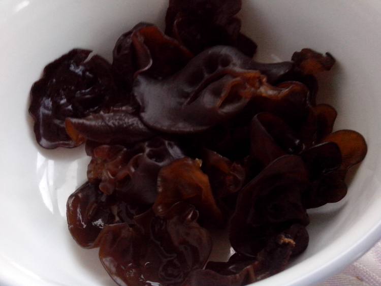 木耳炒鸡蛋步骤1