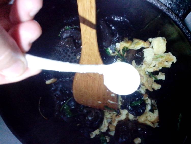 木耳炒鸡蛋步骤7