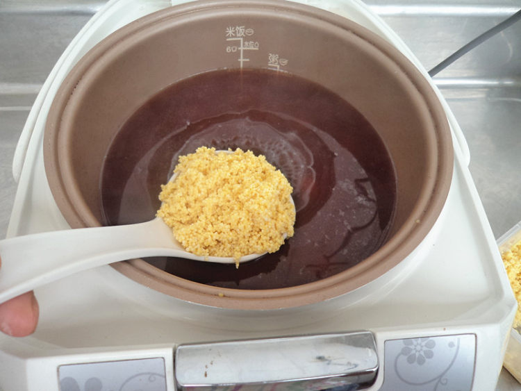 桂圆红豆小米粥步骤6