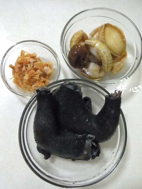 鲍鱼炖乌鸡步骤2