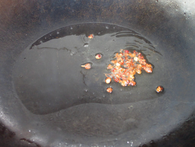 黑木耳小炒肉步骤4