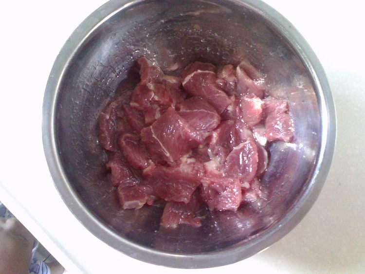 洋葱炒牛肉步骤1