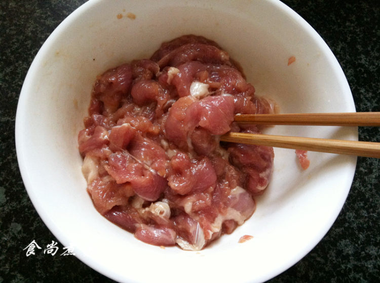 肉丝豆腐煮猪红步骤3