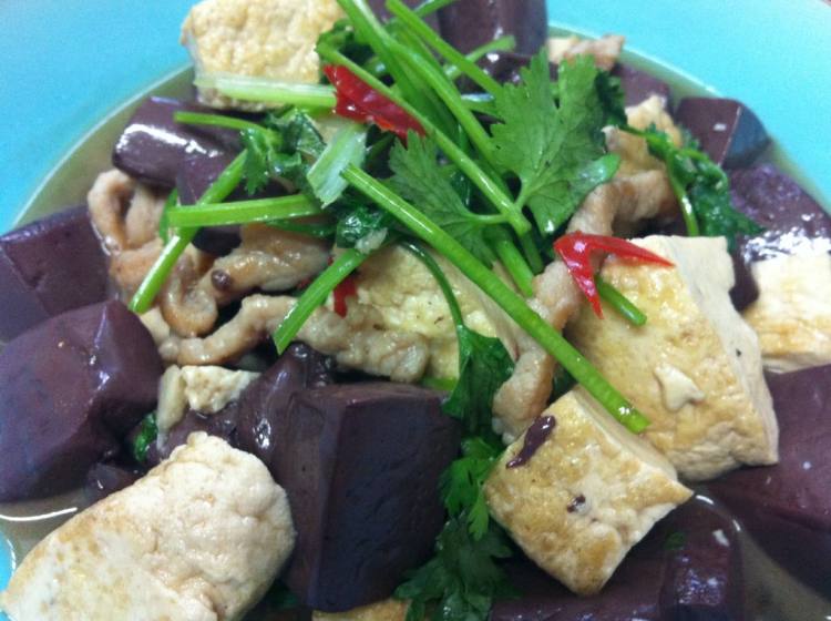 肉丝豆腐煮猪红步骤7