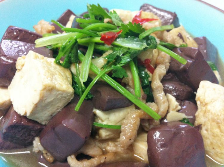 肉丝豆腐煮猪红步骤8
