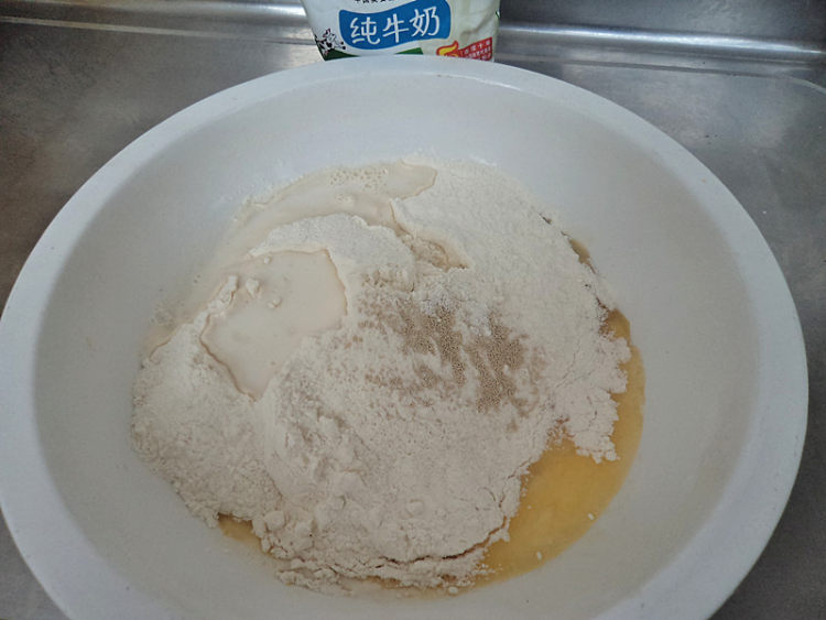 红枣面包卷步骤2