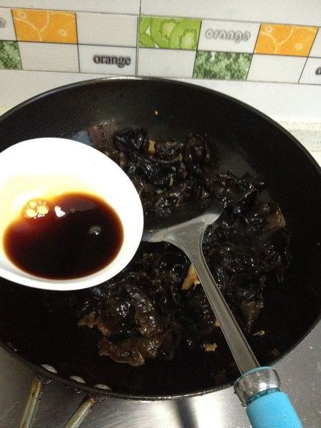 虾干木耳步骤5