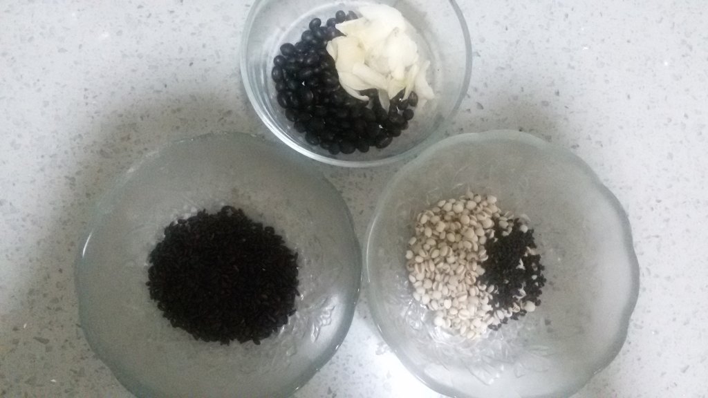 黑豆粥步骤1