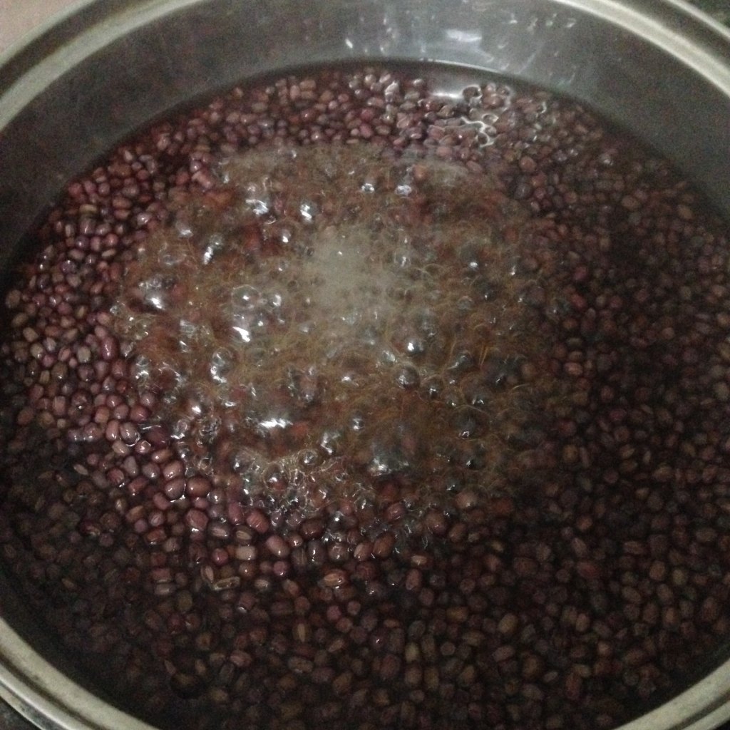 窝蛋红豆沙糖水步骤2