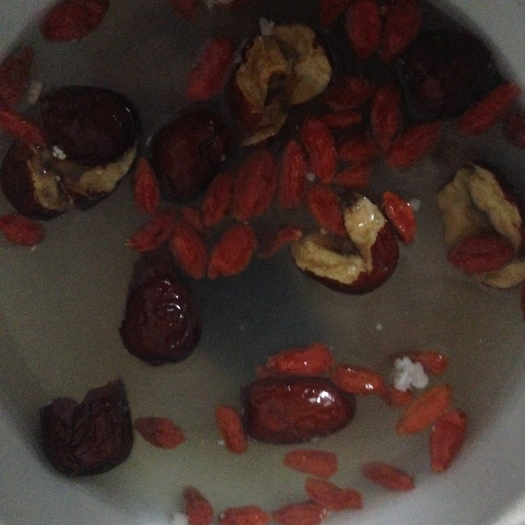 瘦肉炖阿胶汤步骤4