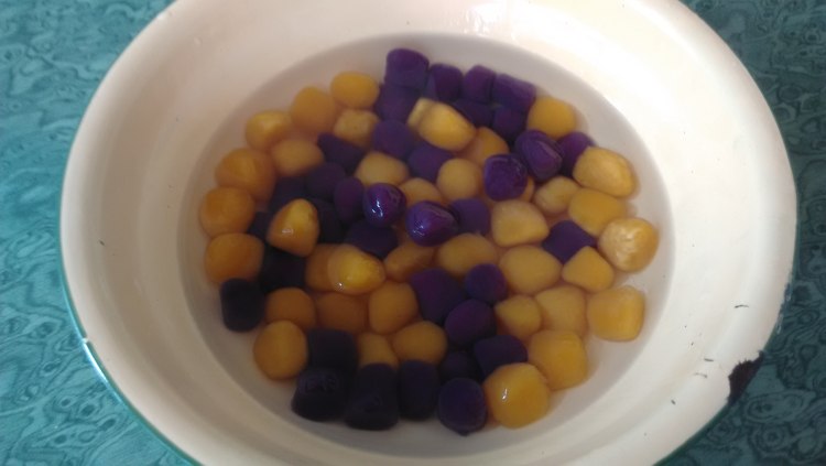 红豆莲子芋圆汤步骤4