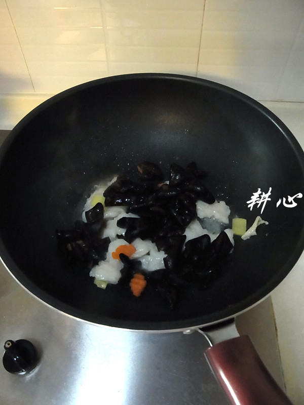 龙俐鱼片烩木耳步骤9