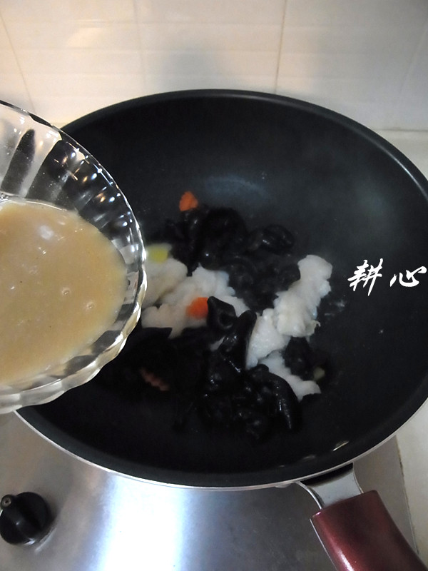 龙俐鱼片烩木耳步骤10