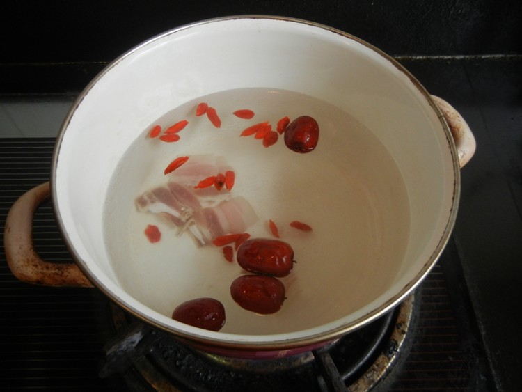 苹果红枣鲫鱼汤步骤4