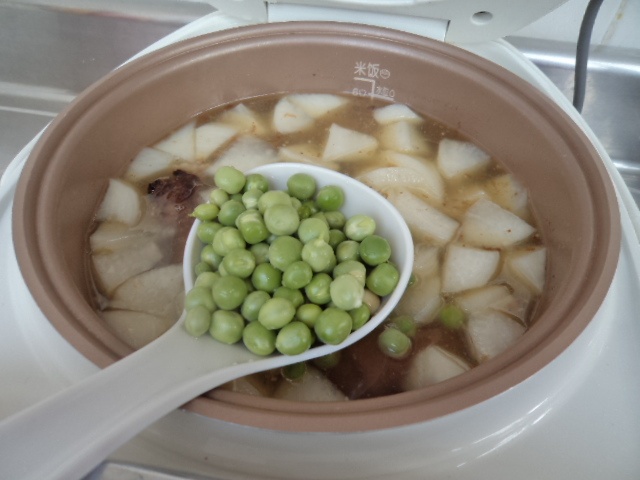 豌豆鸭骨萝卜汤步骤8