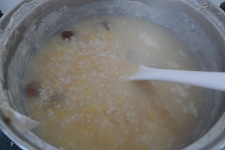 燕麦玉米渣红枣粥步骤5