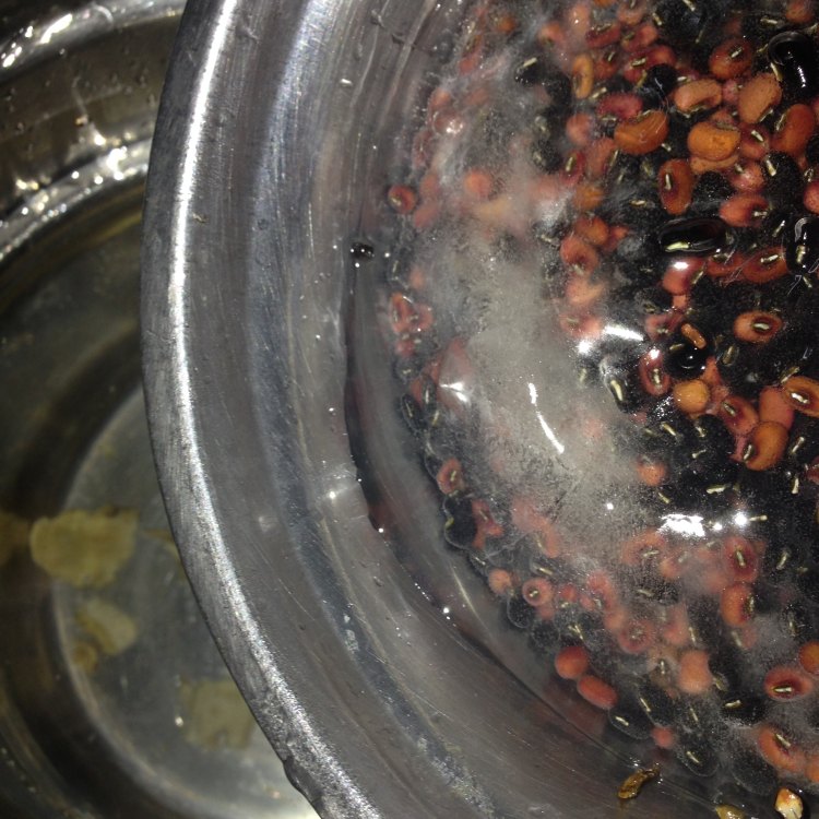 当归红豆鹌鹑蛋糖水步骤2