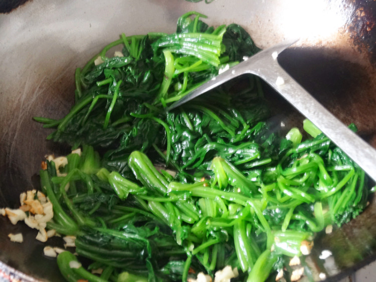 蒜泥菠菜步骤8