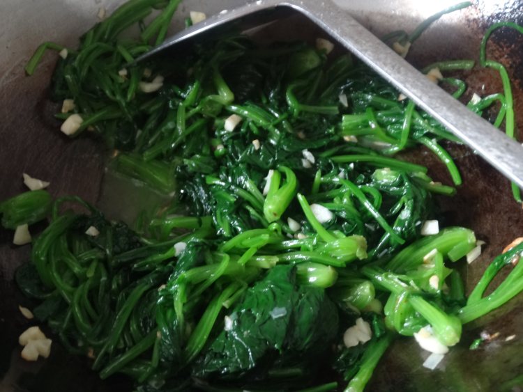 蒜泥菠菜步骤9