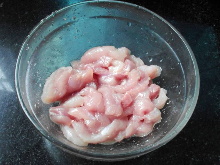 芹菜红枣瘦肉汤步骤2
