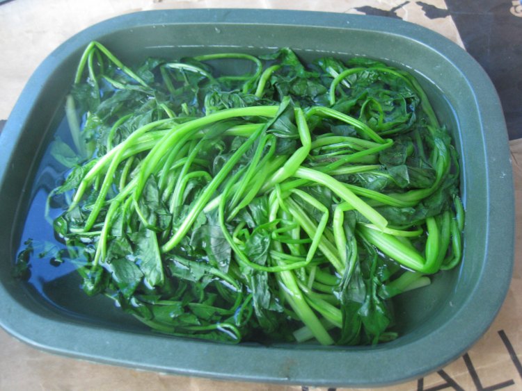 香肠炒菠菜步骤4