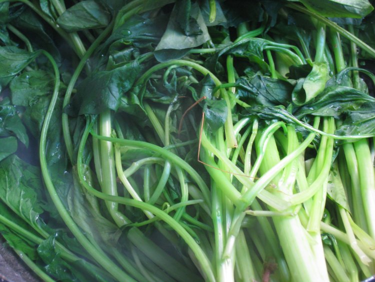 香肠炒菠菜步骤3