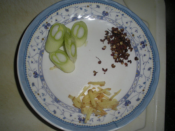 枸杞清炒菠菜梗步骤4