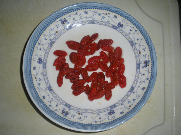枸杞清炒菠菜梗步骤3
