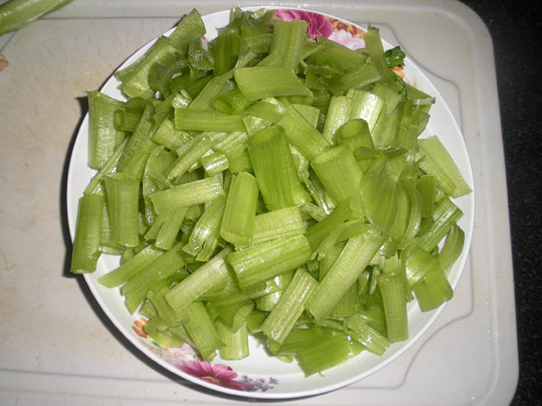 枸杞清炒菠菜梗步骤2