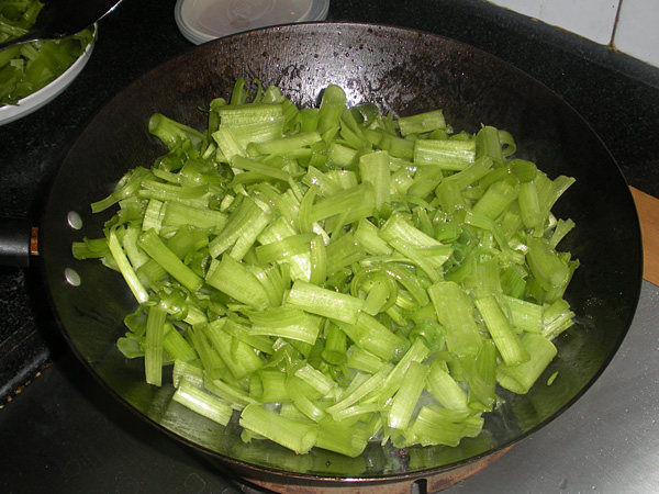 枸杞清炒菠菜梗步骤6